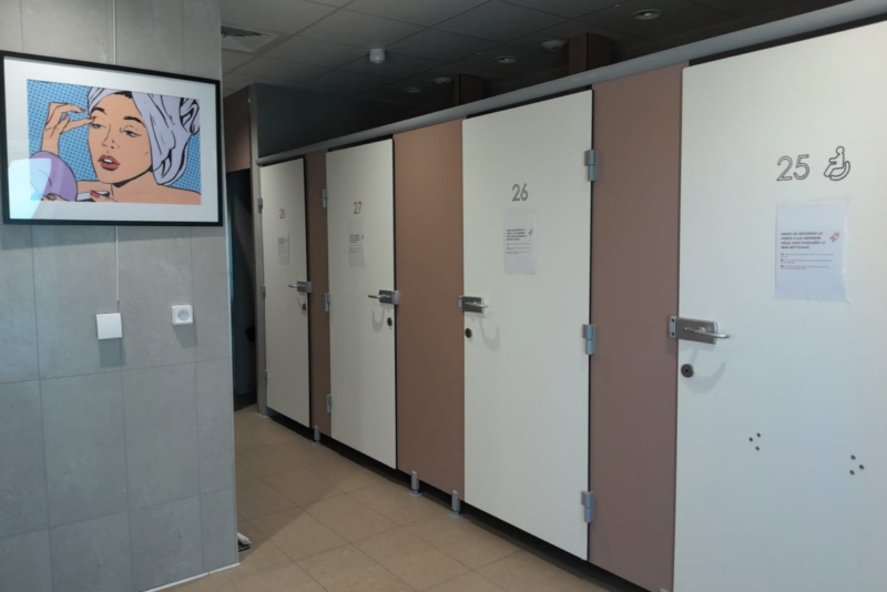 Douches et sanitaires : un espace entièrement rénové pour le confort des chauffeurs chez Truck Étape Béziers